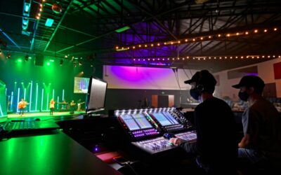 Mesa digital SD12 de DiGiCo instalada en una concurrida iglesia de Costa Rica