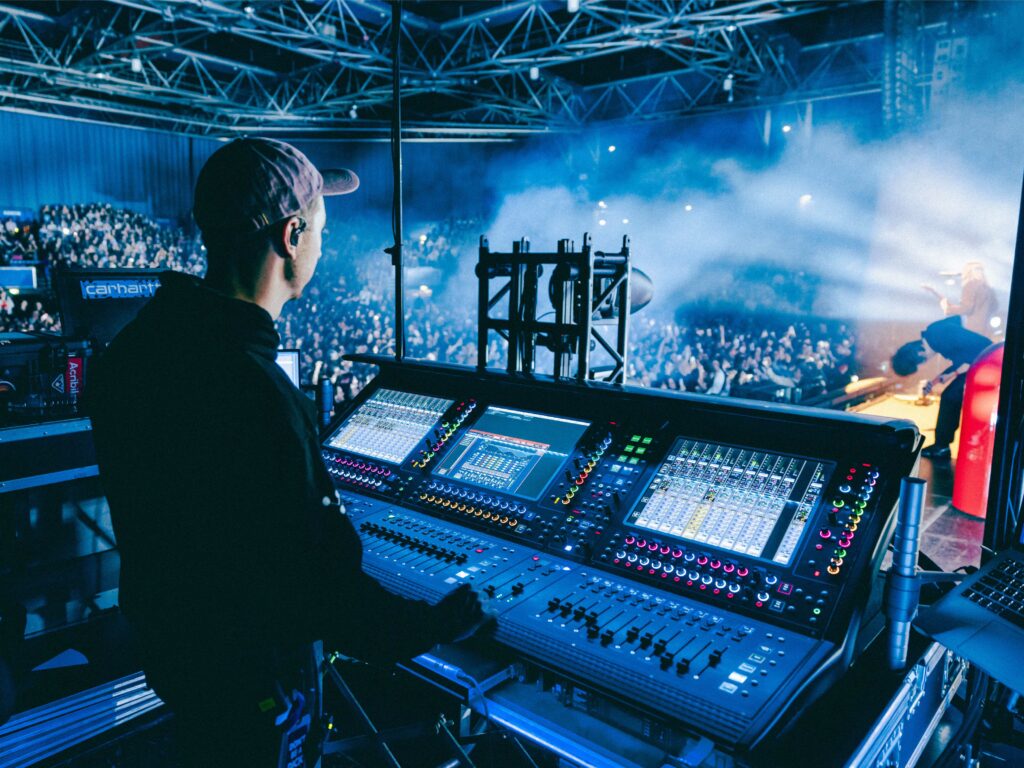 Girl in Red 1 Isak Jenssen @isakuzumaki.COPY 1024x768