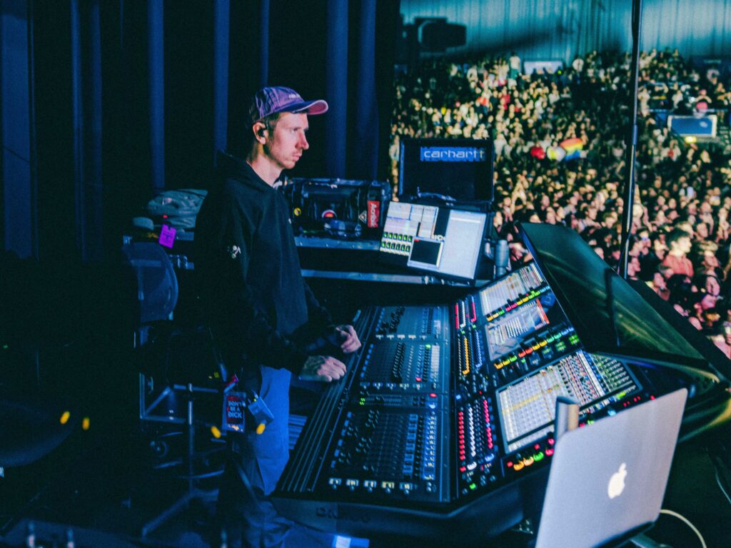 Girl in Red 3 Isak Jenssen @isakuzumaki.COPY 1024x768